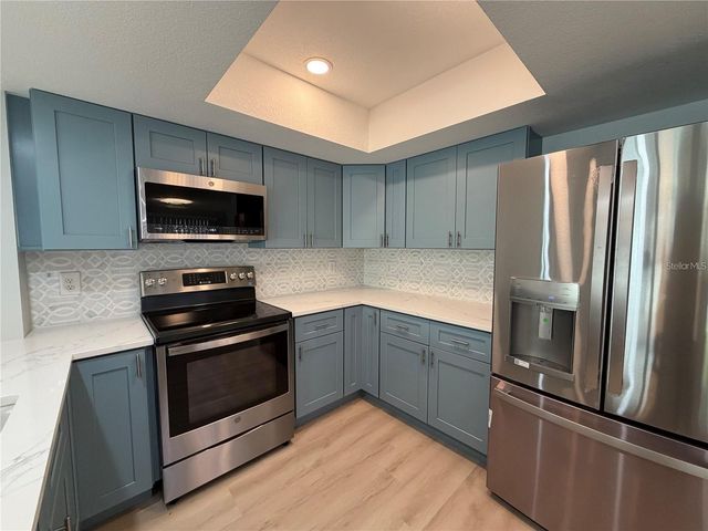 7550 SUNSHINE SKYWAY LANE S P11, St Petersburg, FL 33711
