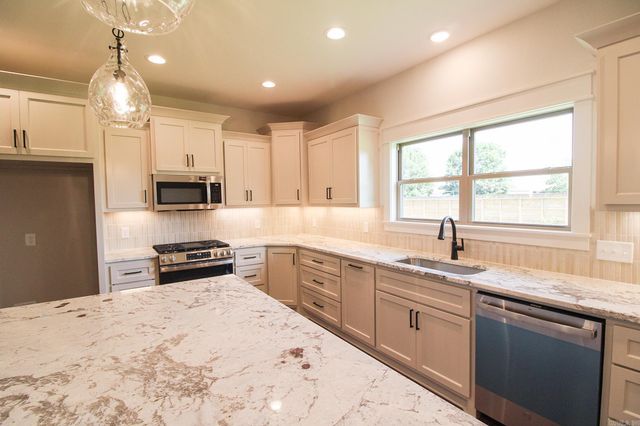 8 Firefly Catch Cove, Greenbrier, AR 72058