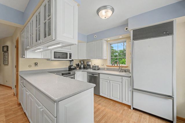 9000 Wolf Road, Burr Ridge, IL 60527