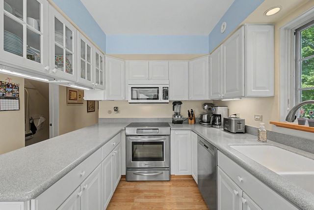 9000 Wolf Road, Burr Ridge, IL 60527