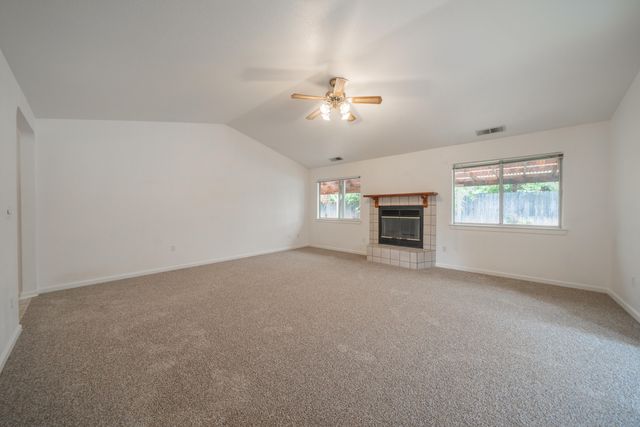 2166 Wicklow Street, Redding, CA 96001