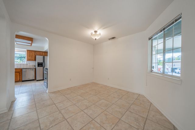 2166 Wicklow Street, Redding, CA 96001