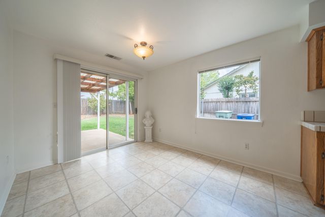 2166 Wicklow Street, Redding, CA 96001