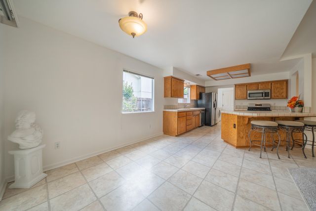 2166 Wicklow Street, Redding, CA 96001