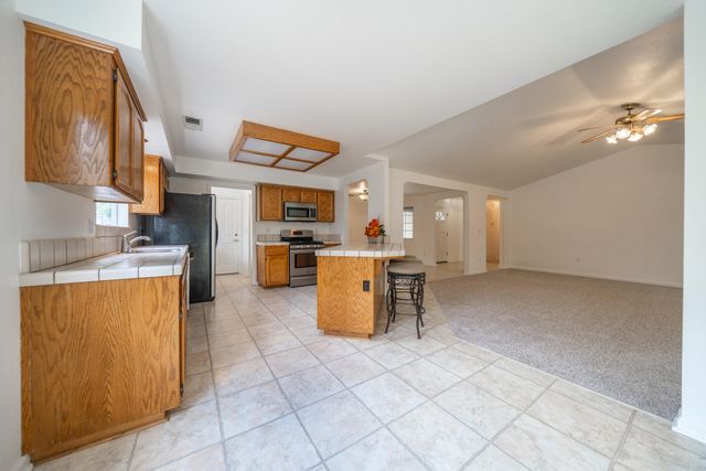 2166 Wicklow Street, Redding, CA 96001