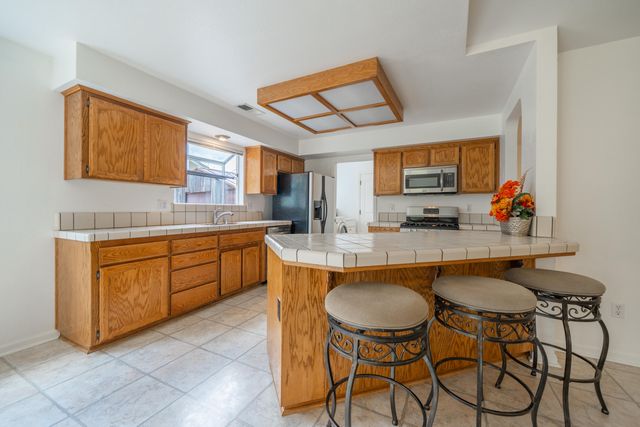 2166 Wicklow Street, Redding, CA 96001