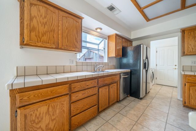 2166 Wicklow Street, Redding, CA 96001