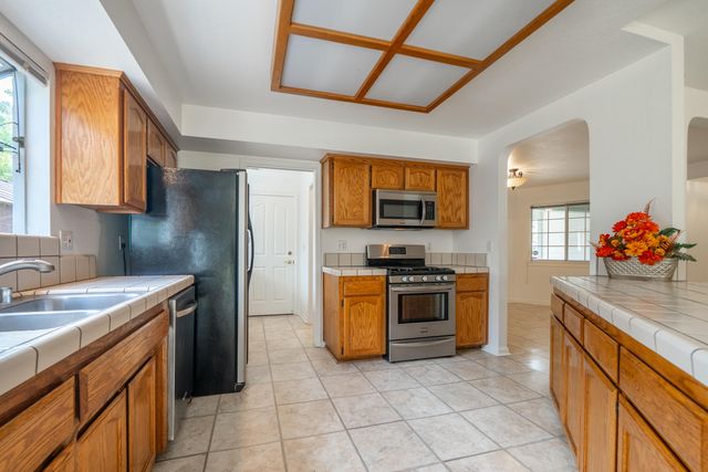 2166 Wicklow Street, Redding, CA 96001