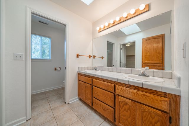 2166 Wicklow Street, Redding, CA 96001