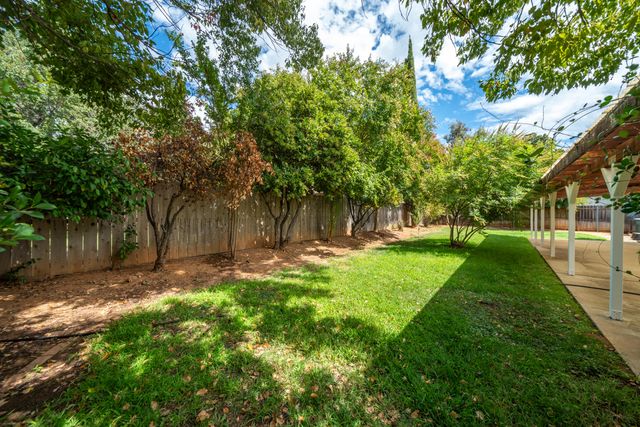 2166 Wicklow Street, Redding, CA 96001