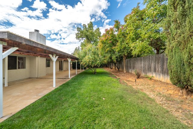 2166 Wicklow Street, Redding, CA 96001