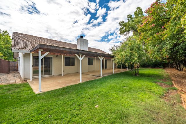 2166 Wicklow Street, Redding, CA 96001