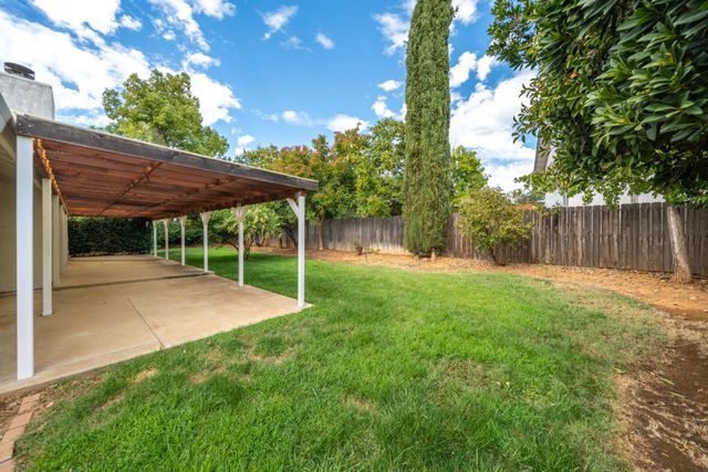 2166 Wicklow Street, Redding, CA 96001