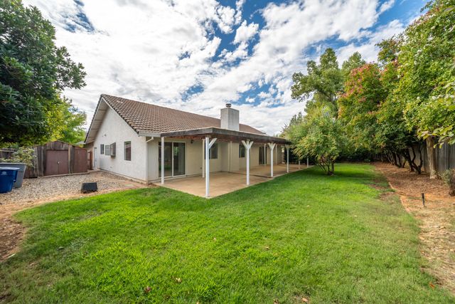 2166 Wicklow Street, Redding, CA 96001