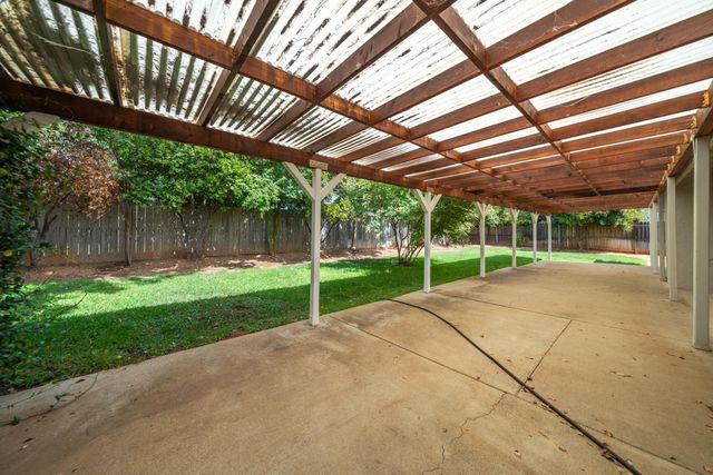 2166 Wicklow Street, Redding, CA 96001