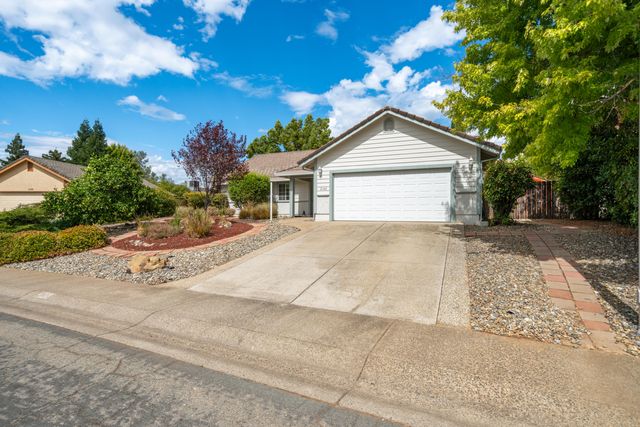 2166 Wicklow Street, Redding, CA 96001