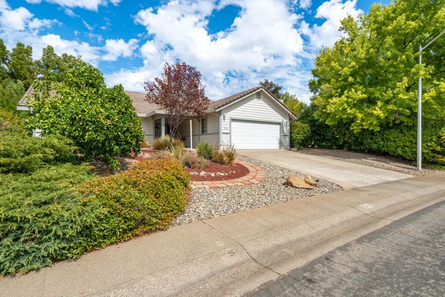2166 Wicklow Street, Redding, CA 96001