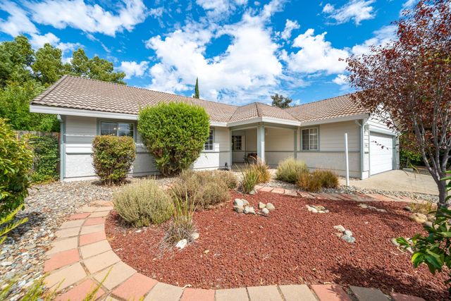 2166 Wicklow Street, Redding, CA 96001