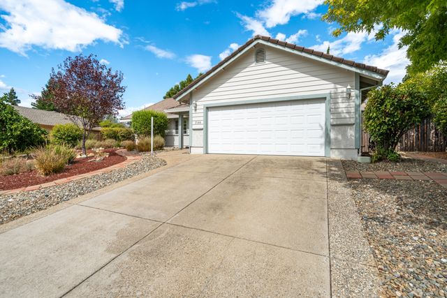 2166 Wicklow Street, Redding, CA 96001