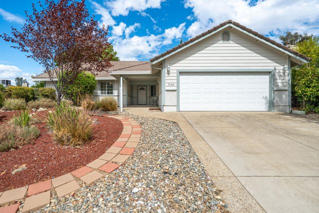 2166 Wicklow Street, Redding, CA 96001