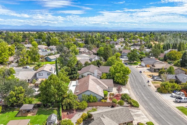 2166 Wicklow Street, Redding, CA 96001