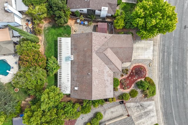 2166 Wicklow Street, Redding, CA 96001