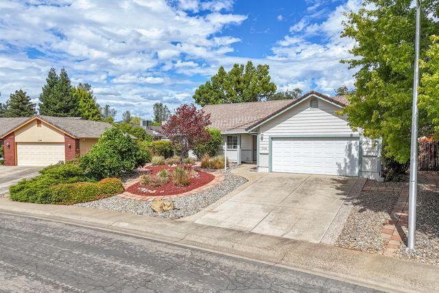 2166 Wicklow Street, Redding, CA 96001