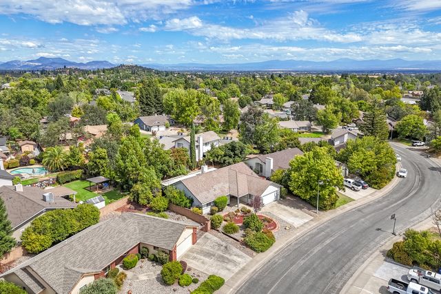 2166 Wicklow Street, Redding, CA 96001