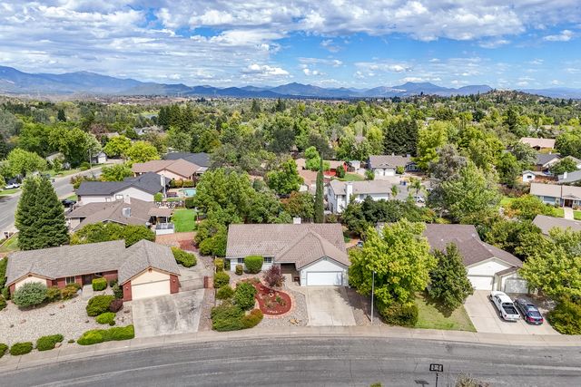 2166 Wicklow Street, Redding, CA 96001