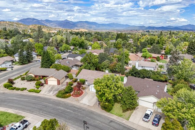 2166 Wicklow Street, Redding, CA 96001