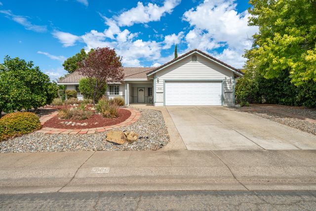 2166 Wicklow Street, Redding, CA 96001