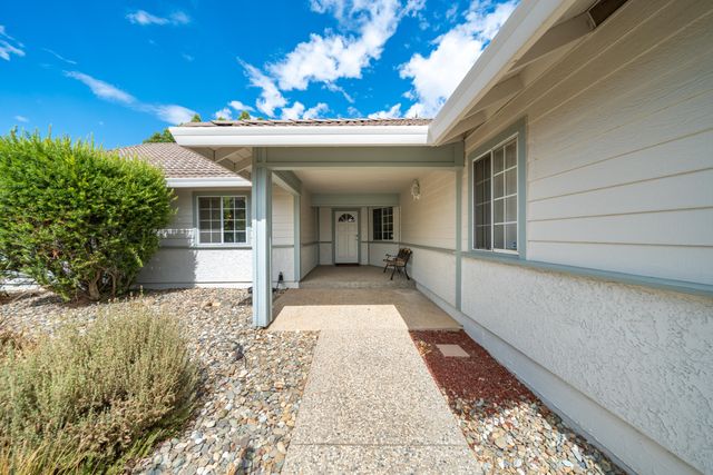 2166 Wicklow Street, Redding, CA 96001