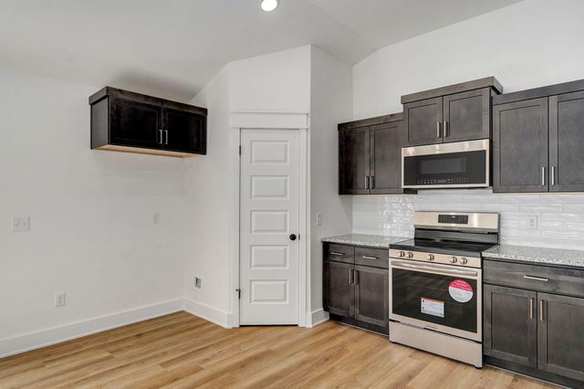 1164 E Abercorn Street, Republic, MO 65738