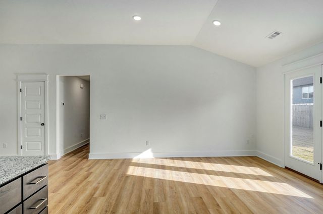 1164 E Abercorn Street, Republic, MO 65738