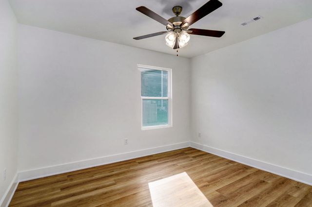 1164 E Abercorn Street, Republic, MO 65738