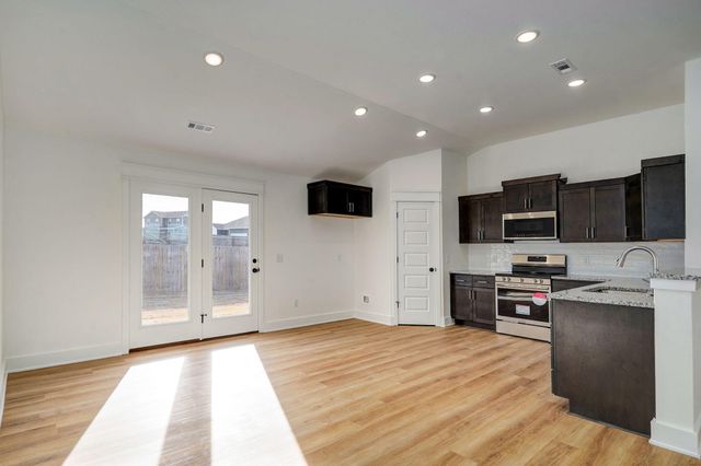 1164 E Abercorn Street, Republic, MO 65738