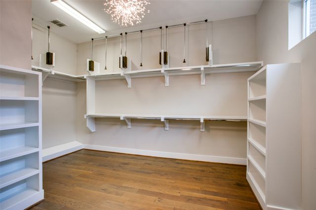 381 E Greenbriar Lane 804, Dallas, TX 75203