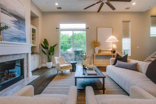 381 E Greenbriar Lane 804, Dallas, TX 75203