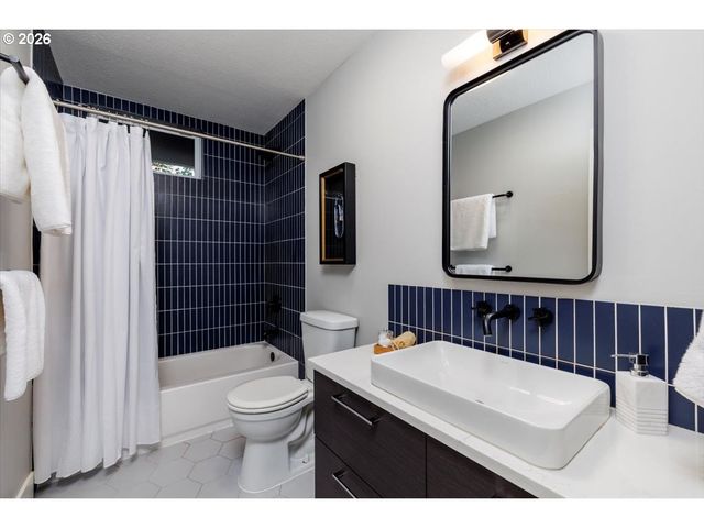 4188 COBB Way, Lake Oswego, OR 97035