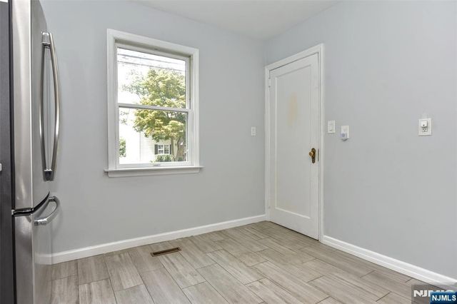 72 Ridgewald Avenue, Waldwick, NJ 07463