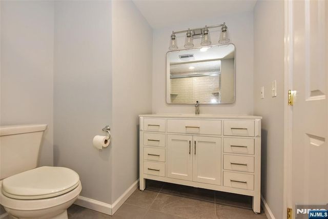 72 Ridgewald Avenue, Waldwick, NJ 07463