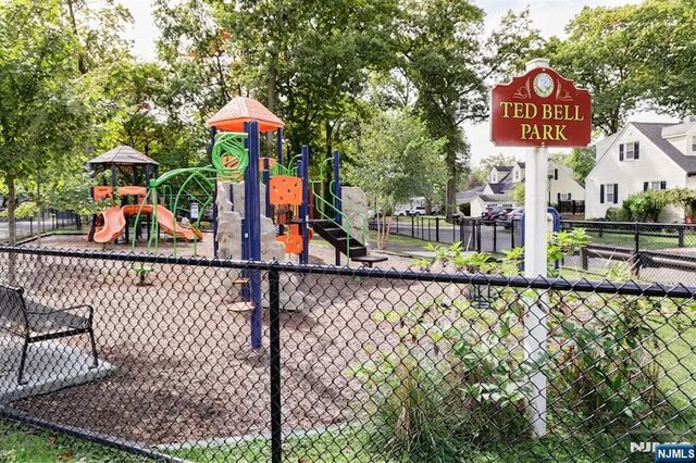 72 Ridgewald Avenue, Waldwick, NJ 07463