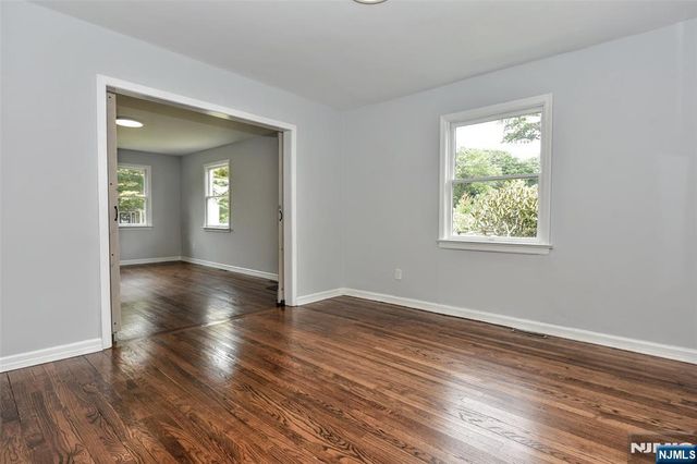 72 Ridgewald Avenue, Waldwick, NJ 07463