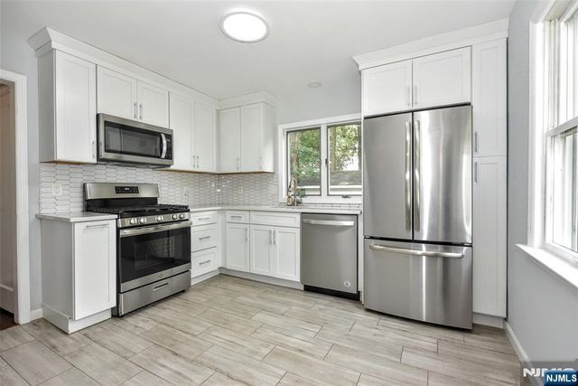 72 Ridgewald Avenue, Waldwick, NJ 07463