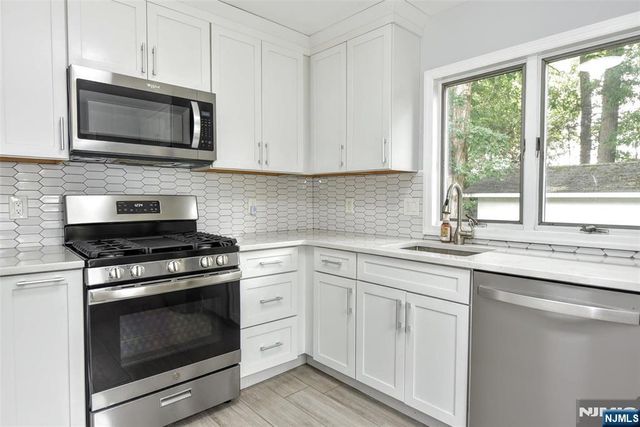 72 Ridgewald Avenue, Waldwick, NJ 07463