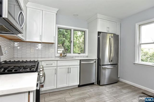 72 Ridgewald Avenue, Waldwick, NJ 07463