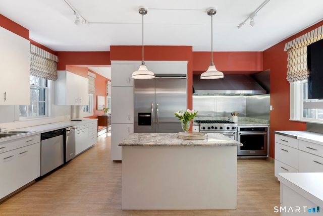 85 Bloomfield Avenue, West Hartford, CT 06105