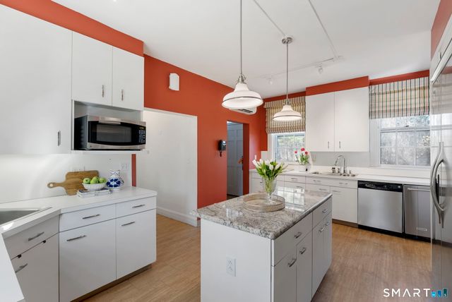 85 Bloomfield Avenue, West Hartford, CT 06105