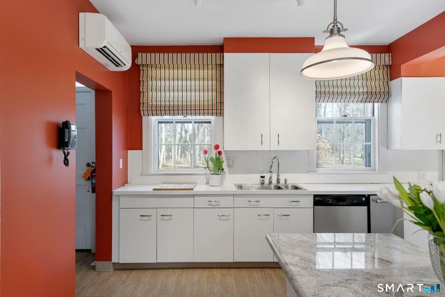 85 Bloomfield Avenue, West Hartford, CT 06105