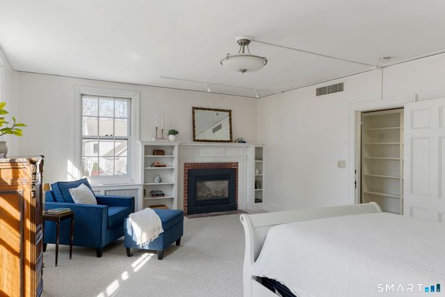 85 Bloomfield Avenue, West Hartford, CT 06105